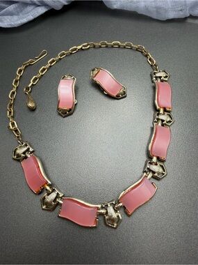Vintage Thermoset Pink Necklace & Earring Set #94set